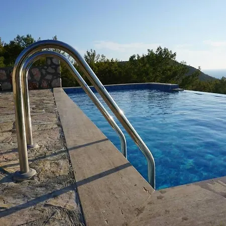 Vedamari Infinity Pool And Stunning View